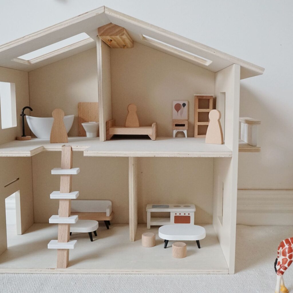 Drewniany domek dla lalek retro nunukids – zdjęcie 9