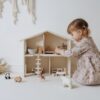 Drewniany domek dla lalek retro nunukids – zdjęcie 4