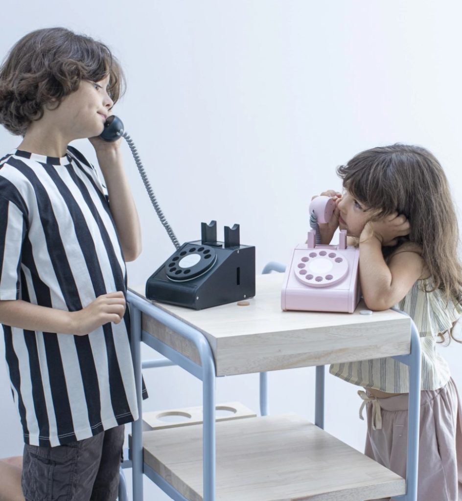 DREWNIANY KLASYCZNY TELEFON RÓŻOWY — widok 5