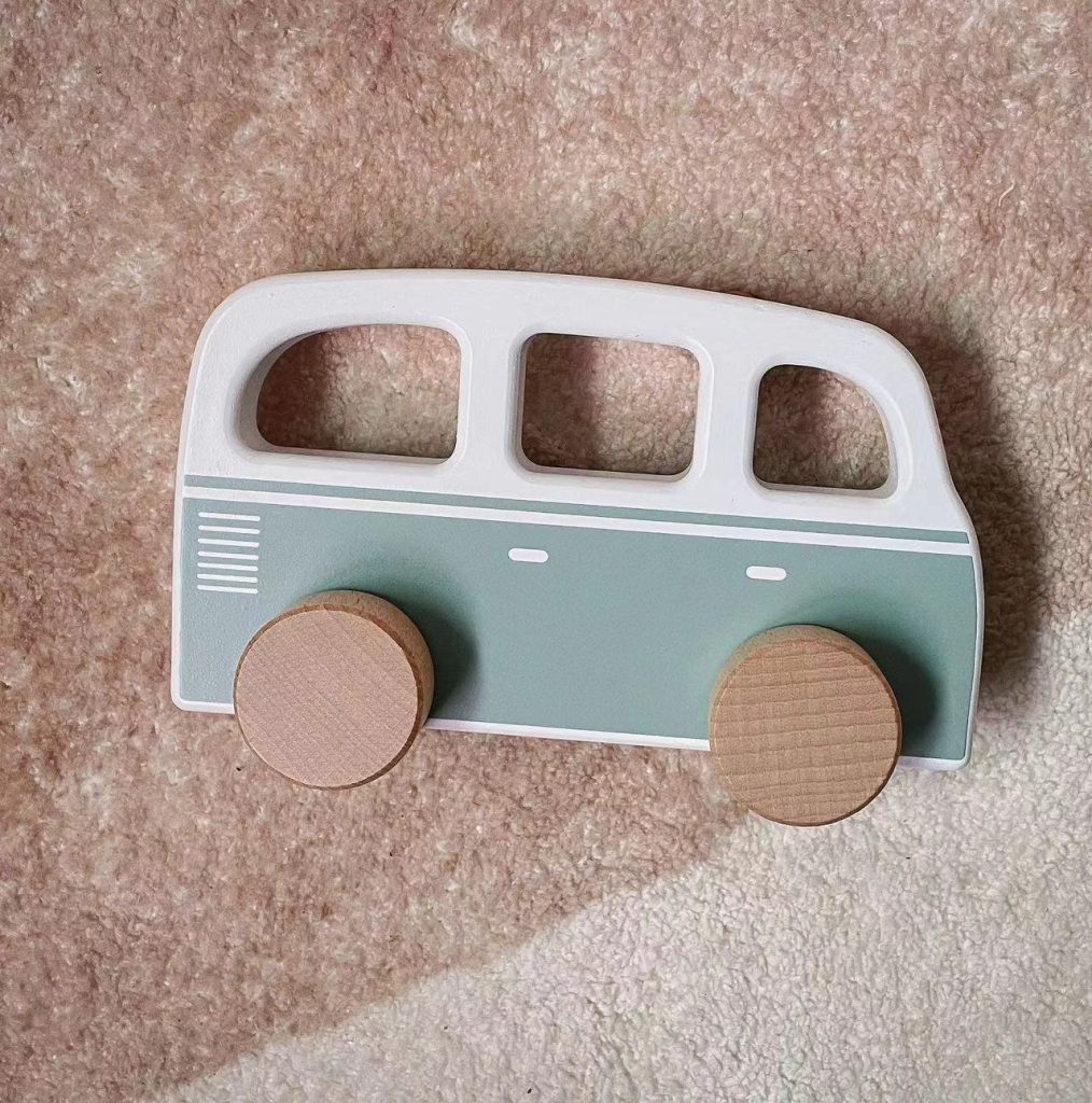 Drewniany samochodzik mini busik