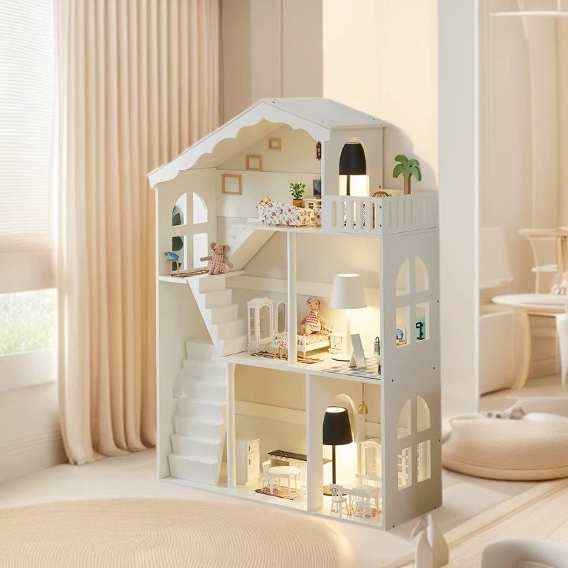Biały domek dla lalek z balkonem i schodkami, wysoki jak regał – zdjęcie 3